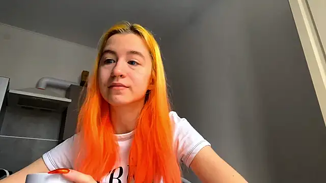 Snapshot of EmilyHein chatting on February 2026 07:02:02 AM EmilyHein online show from February 2026 07:02:02 AM