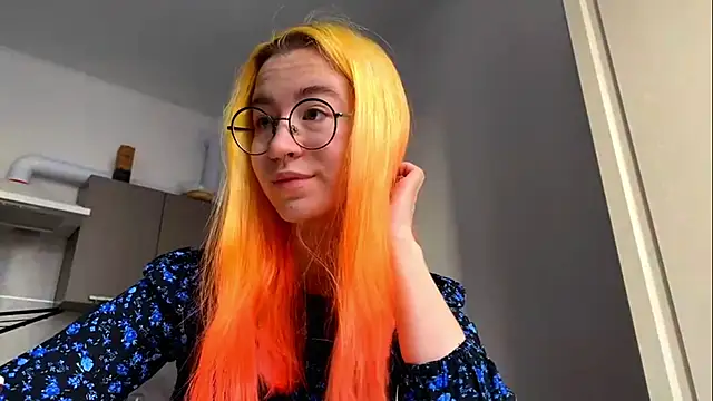 Snapshot of EmilyHein chatting on February 2026 07:04:01 AM EmilyHein online show from February 2026 07:04:01 AM