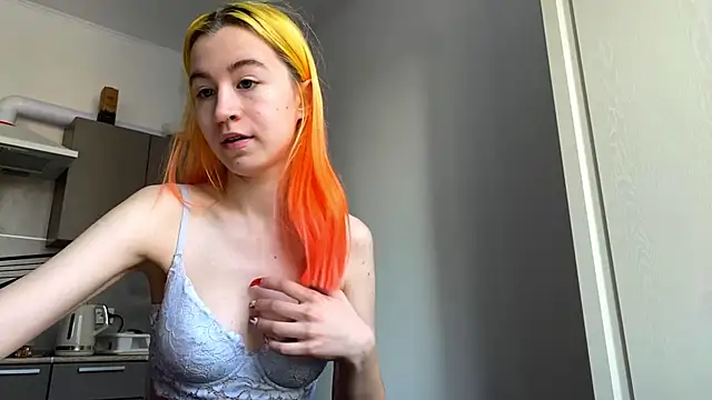 Snapshot of EmilyHein chatting on February 2026 07:51:01 AM EmilyHein online show from February 2026 07:51:01 AM