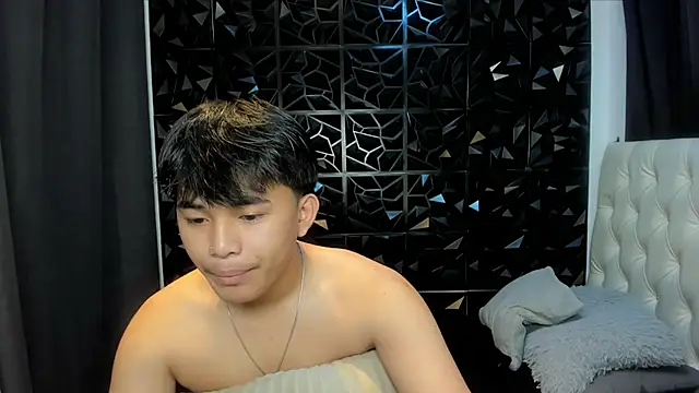 Snapshot of xlovercutietwink chatting on April 2026 04:32:01 AM xlovercutietwink online show from April 2026 04:32:01 AM