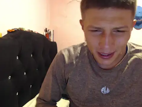 Snapshot of Cronos_Hot_8 chatting on February 2026 07:45:01 AM Cronos Hot 8 online show from February 2026 07:45:01 AM