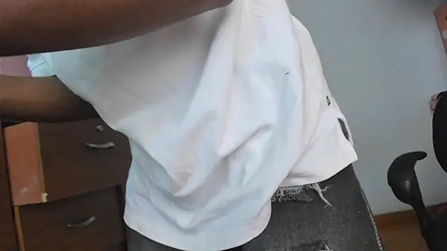 Snapshot of suckdream chatting on April 2026 06:15:01 PM suckdream online show from April 2026 06:15:01 PM