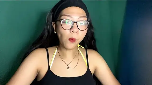 Snapshot of TerisaYellow chatting on February 2026 02:13:01 PM TerisaYellow online show from February 2026 02:13:01 PM