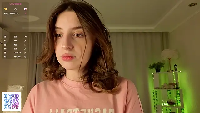 Snapshot of LeanneDinkle chatting on February 2026 04:53:02 AM LeanneDinkle online show from February 2026 04:53:02 AM