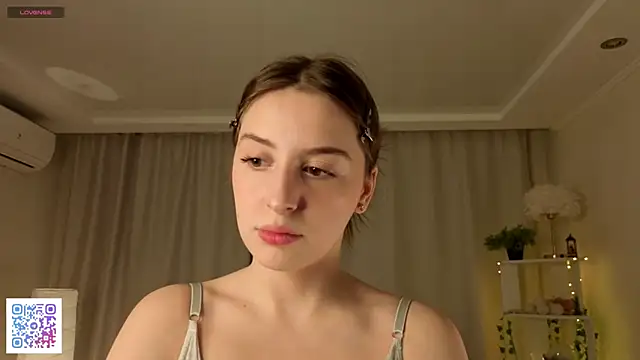 Snapshot of LeanneDinkle chatting on February 2026 04:57:02 AM LeanneDinkle online show from February 2026 04:57:02 AM