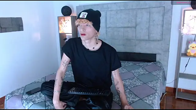 lucke collins22 online show from February 2026 06:29:02 AM