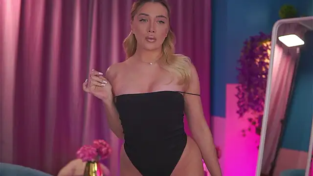 Snapshot of NadyaBlue chatting on February 2026 05:03:02 AM NadyaBlue online show from February 2026 05:03:02 AM