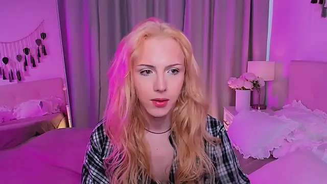 Snapshot of Tiffany__King chatting on May 2026 05:38:01 AM Tiffany King online show from May 2026 05:38:01 AM