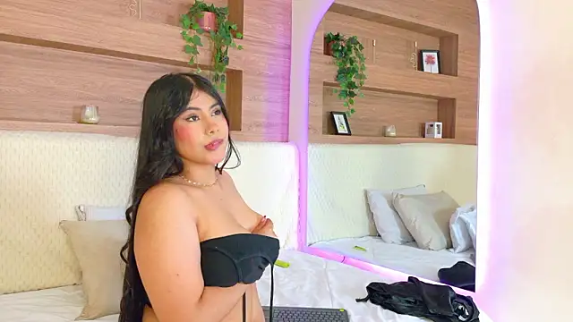 Snapshot of VioletBloomm chatting on March 2026 11:39:02 AM VioletBloomm online show from March 2026 11:39:02 AM