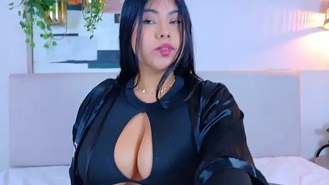 Snapshot of VioletBloomm chatting on March 2026 11:35:01 AM VioletBloomm online show from March 2026 11:35:01 AM