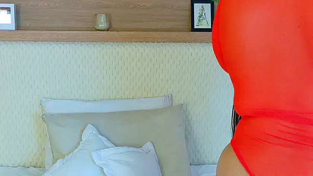 Snapshot of VioletBloomm chatting on March 2026 11:47:01 AM VioletBloomm online show from March 2026 11:47:01 AM