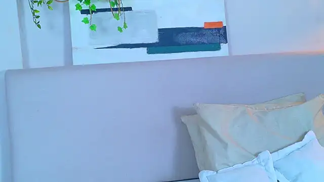 Snapshot of VioletBloomm chatting on March 2026 11:43:02 AM VioletBloomm online show from March 2026 11:43:02 AM