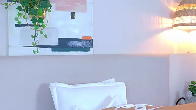 Snapshot of VioletBloomm chatting on April 2026 03:12:01 AM VioletBloomm online show from April 2026 03:12:01 AM