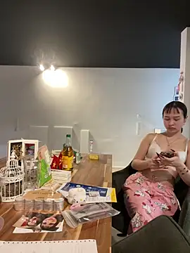 Just-Lilly online show from April 2026 12:58:02 PM