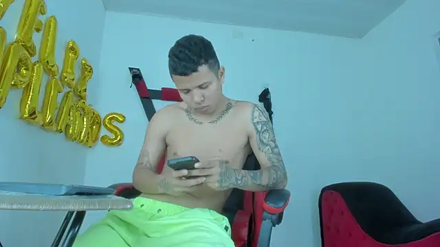 Snapshot of Steven_and_Camilo18 chatting on February 2026 11:59:01 AM Steven and Camilo18 online show from February 2026 11:59:01 AM