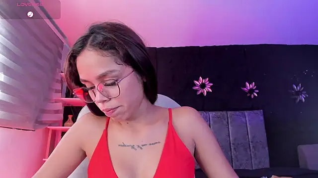 CarolineFyre online show from April 2026 07:07:02 PM