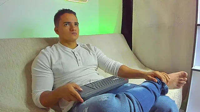 jhon nicolas online show from March 2026 08:06:02 PM