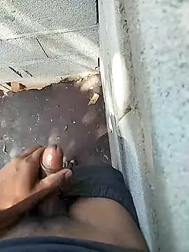 Snapshot of Leoh28 chatting on April 2026 02:24:01 PM Leoh28 online show from April 2026 02:24:01 PM