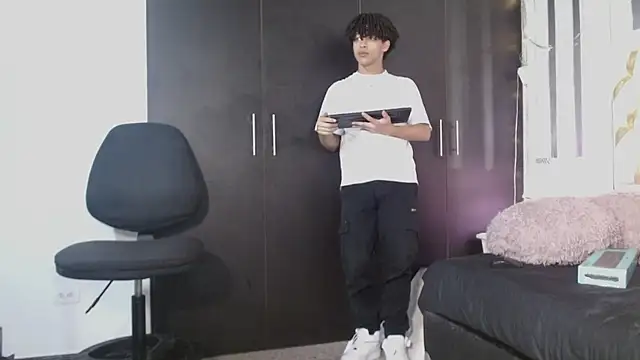 Snapshot of ian_smith_ chatting on February 2026 12:01:02 PM ian smith online show from February 2026 12:01:02 PM