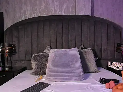 Snapshot of RED_VIOLETH chatting on February 2026 05:33:02 AM RED VIOLETH online show from February 2026 05:33:02 AM