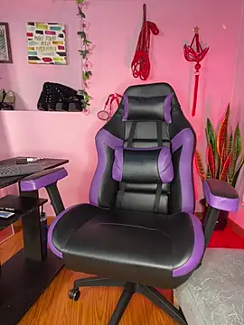 kenia thompsom01 online show from April 2026 11:50:02 AM