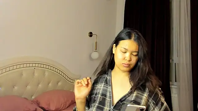 luna yum online show from February 2026 07:09:02 PM