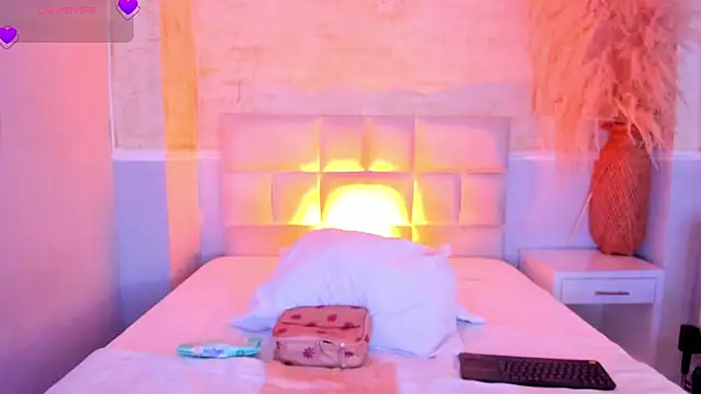 valeriekhaleesi online show from April 2026 08:14:01 PM