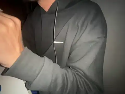 Snapshot of cerejadc chatting on April 2026 03:45:01 AM cerejadc online show from April 2026 03:45:01 AM