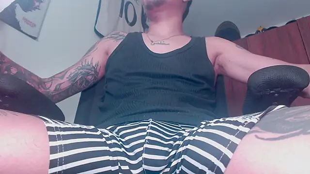 Snapshot of theskateboy chatting on August 2026 06:23:02 AM theskateboy online show from August 2026 06:23:02 AM