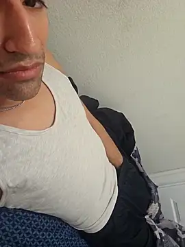 Yoloso33 online show from February 2026 05:34:01 PM