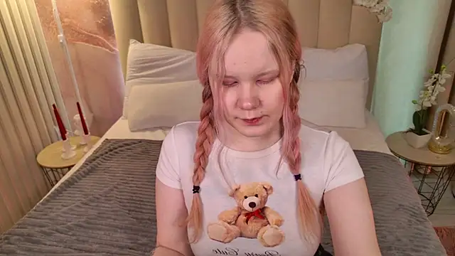 AnnieVibe online show from March 2026 05:34:01 PM