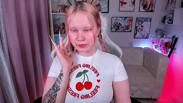 AnnieVibe online show from April 2026 05:32:01 PM