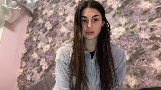 LiluMartiznir online show from April 2026 06:41:01 PM