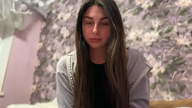 LiluMartiznir online show from April 2026 06:13:02 PM