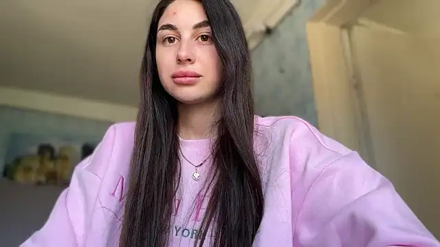 LiluMartiznir online show from April 2026 10:33:01 AM