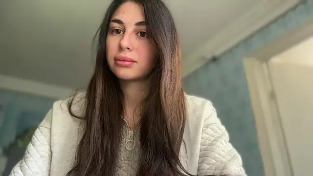 Snapshot of LiluMartiznir chatting on May 2026 07:48:02 AM LiluMartiznir online show from May 2026 07:48:02 AM