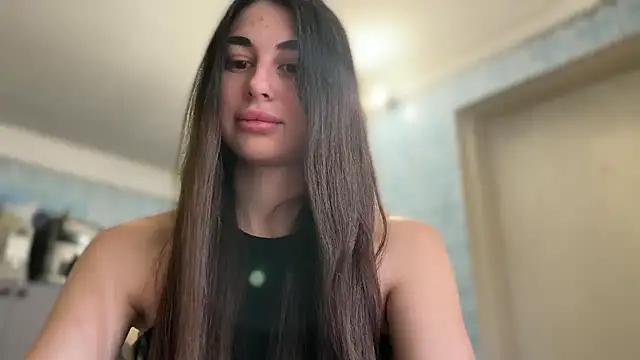 Snapshot of LiluMartiznir chatting on May 2026 06:00:01 AM LiluMartiznir online show from May 2026 06:00:01 AM
