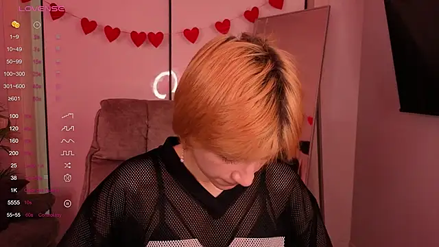 AutumnWhisper online show from April 2026 04:23:01 PM