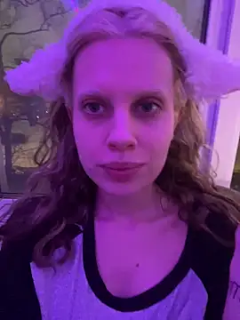 Snapshot of Maxine_gold chatting on February 2026 08:09:01 PM Maxine gold online show from February 2026 08:09:01 PM