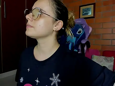 cristalprincess  online show from April 2026 11:29:02 PM