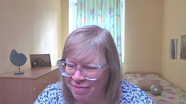 Snapshot of Emma_Eclipsee chatting on March 2026 10:32:01 AM Emma Eclipsee online show from March 2026 10:32:01 AM