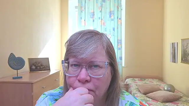 Snapshot of Emma_Eclipsee chatting on March 2026 10:12:02 AM Emma Eclipsee online show from March 2026 10:12:02 AM