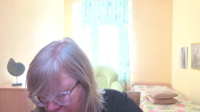 Snapshot of Emma_Eclipsee chatting on March 2026 10:52:01 AM Emma Eclipsee online show from March 2026 10:52:01 AM