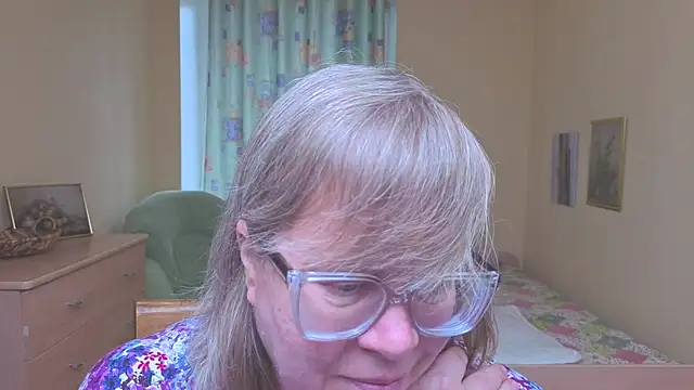Snapshot of Emma_Eclipsee chatting on April 2026 01:41:01 PM Emma Eclipsee online show from April 2026 01:41:01 PM