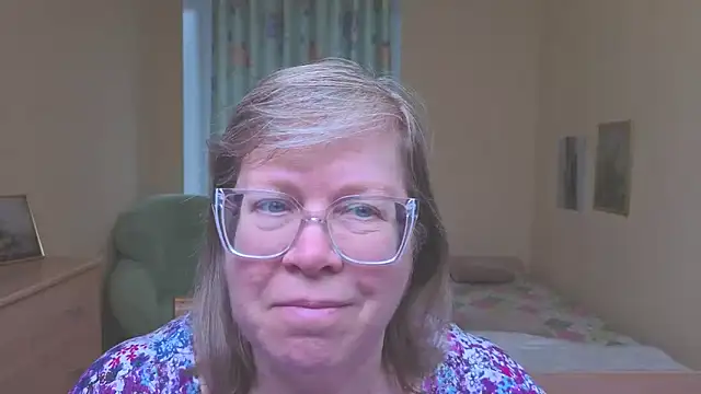 Snapshot of Emma_Eclipsee chatting on April 2026 12:24:01 PM Emma Eclipsee online show from April 2026 12:24:01 PM