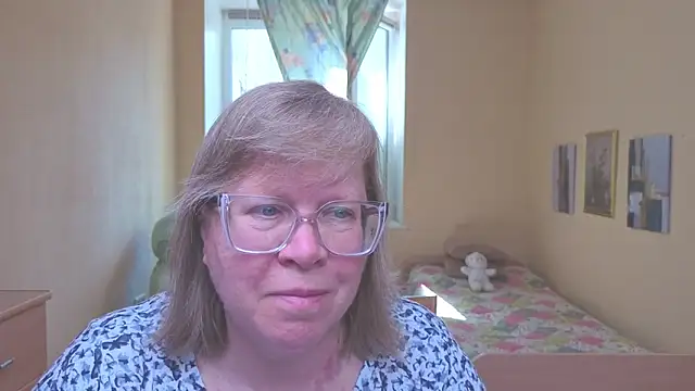 Snapshot of Emma_Eclipsee chatting on May 2026 11:26:01 AM Emma Eclipsee online show from May 2026 11:26:01 AM