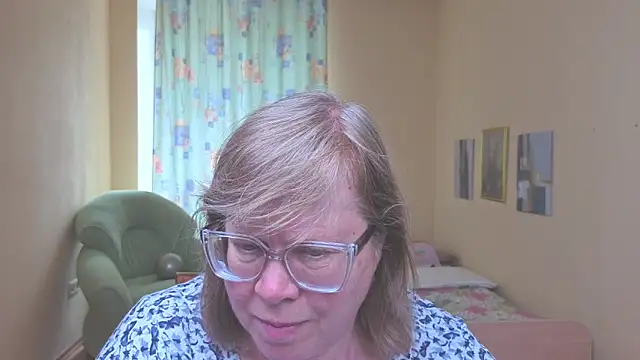 Snapshot of Emma_Eclipsee chatting on May 2026 11:26:02 AM Emma Eclipsee online show from May 2026 11:26:02 AM