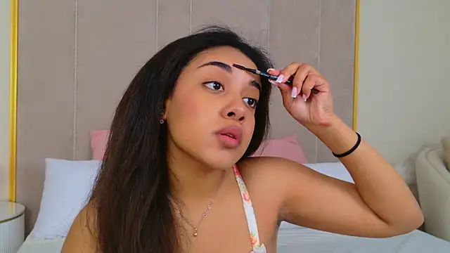 Snapshot of Luna_Cortier chatting on July 2026 05:21:02 AM Luna Cortier online show from July 2026 05:21:02 AM