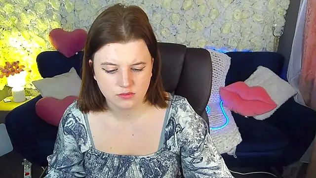 Snapshot of KristiFoxy chatting on April 2026 05:27:02 AM KristiFoxy online show from April 2026 05:27:02 AM