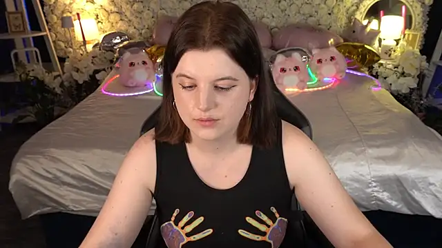Snapshot of KristiFoxy chatting on May 2026 06:38:01 PM KristiFoxy online show from May 2026 06:38:01 PM